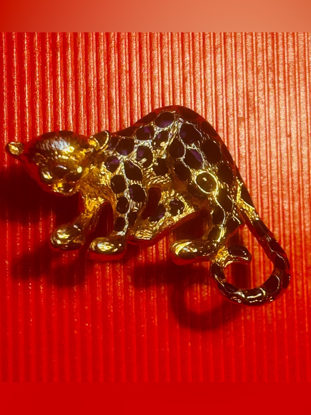Vintage 1980s Screaming Spotted Cheetah Gold Tone Metal Statement Brooch